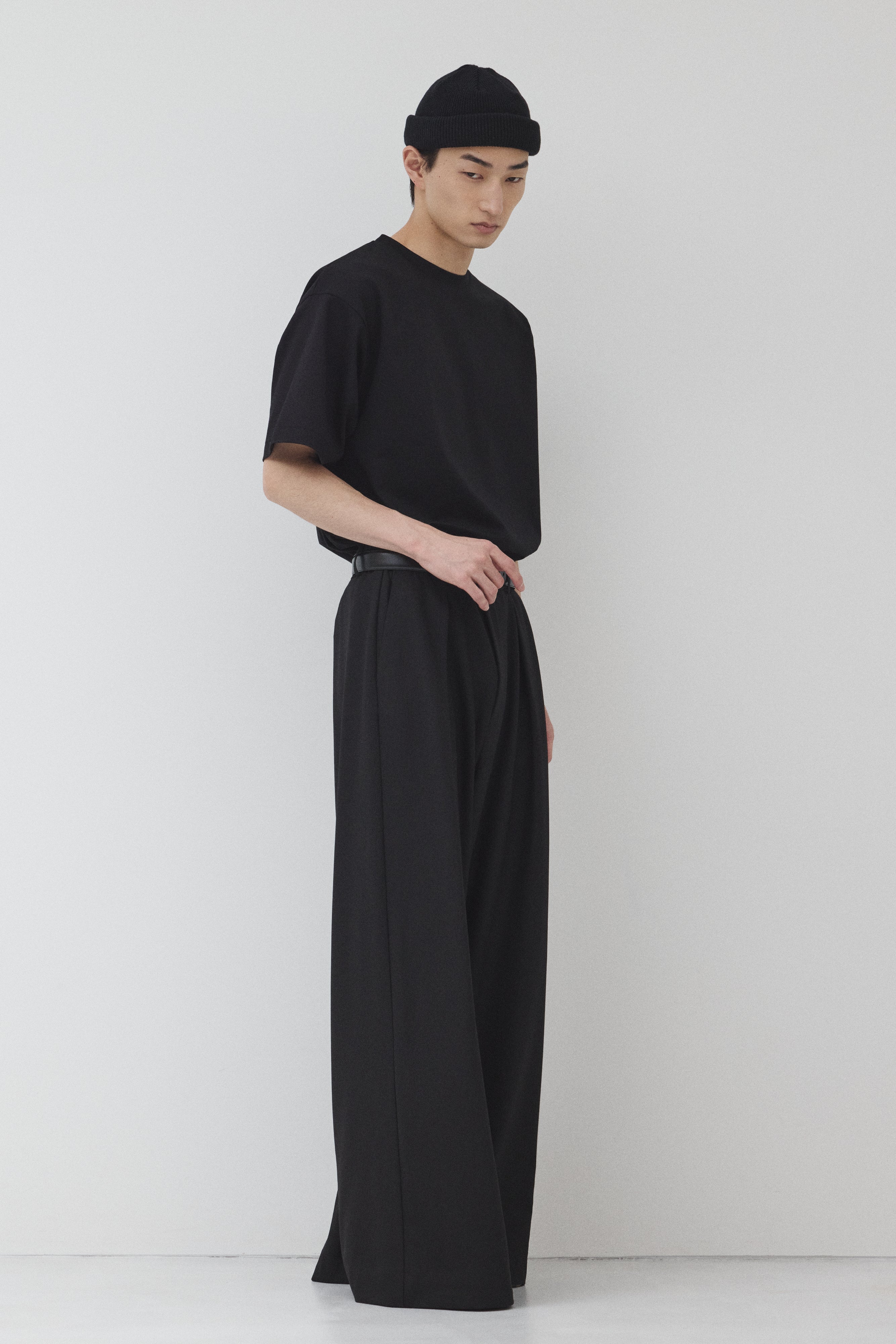【BLACK】Wide Silhouette パンツ
