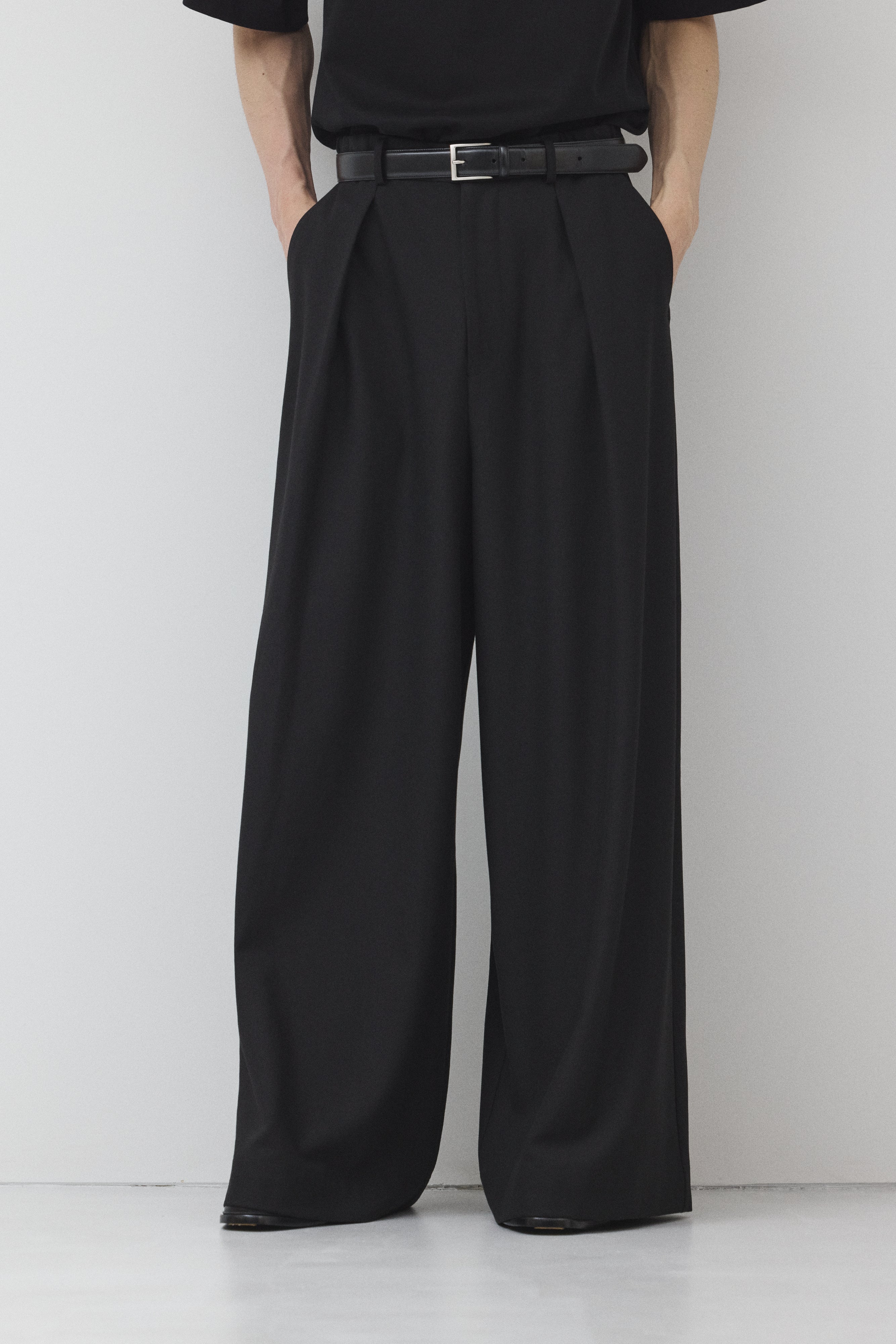 【BLACK】Wide Silhouette パンツ