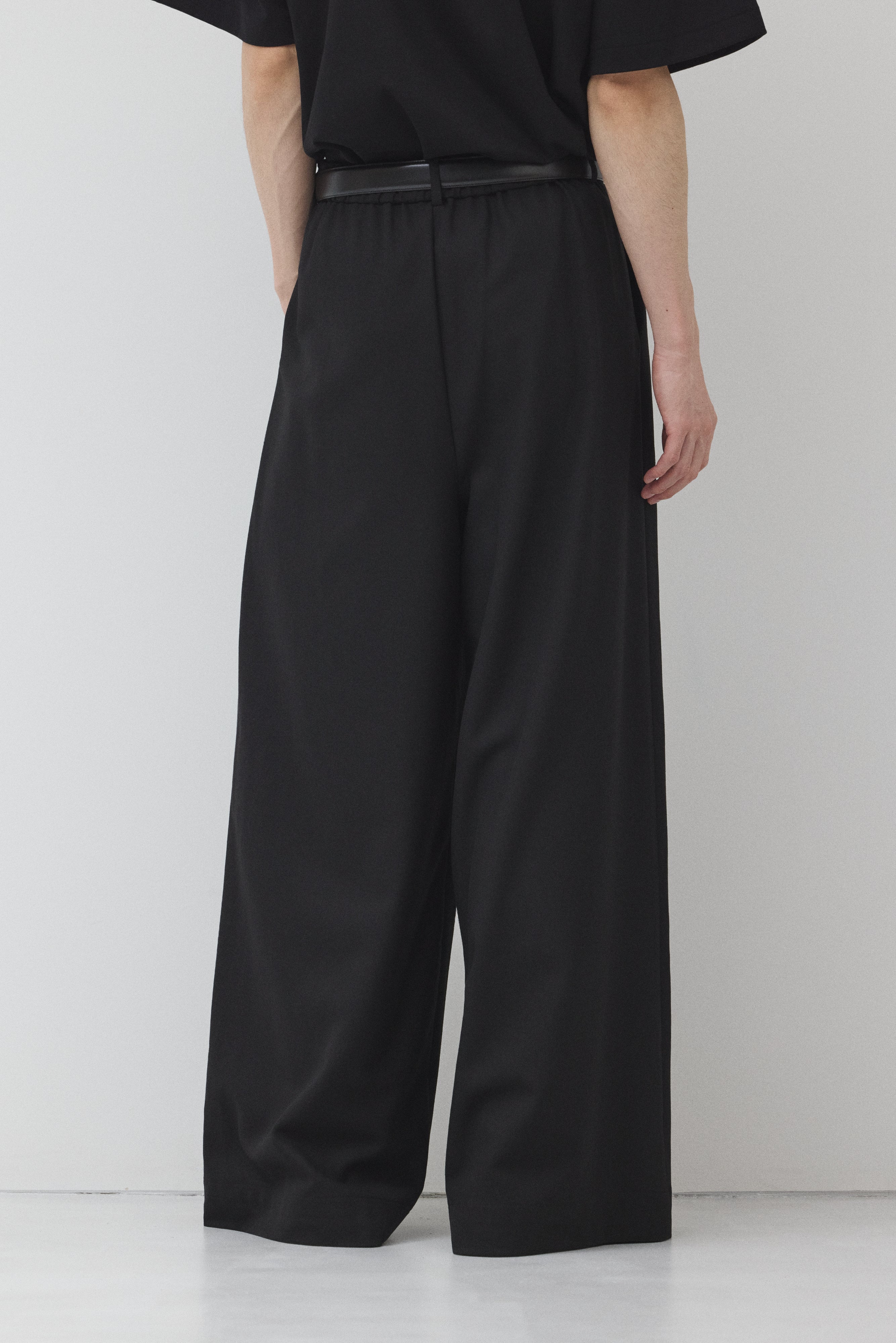【BLACK】Wide Silhouette パンツ