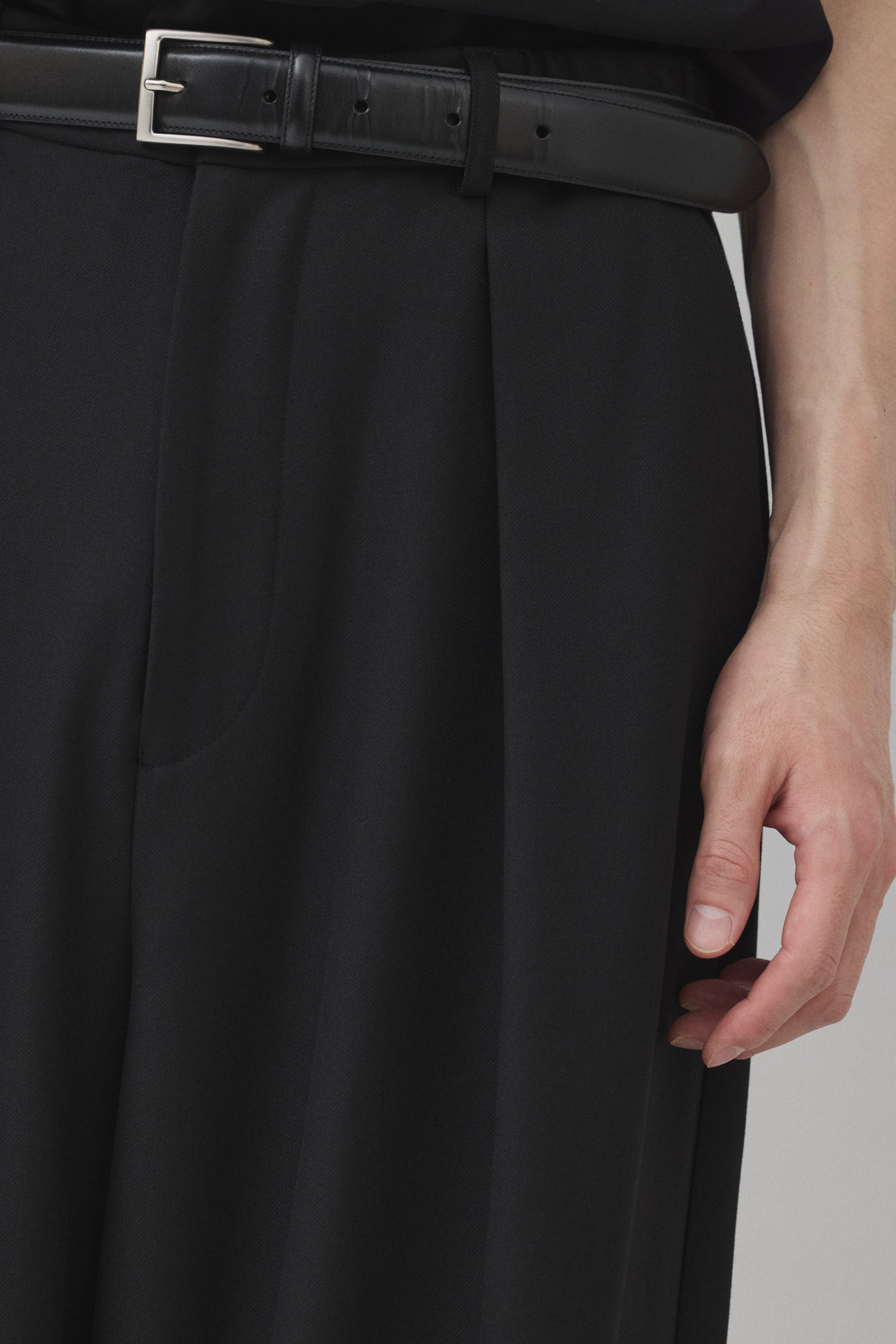 【BLACK】Wide Silhouette パンツ