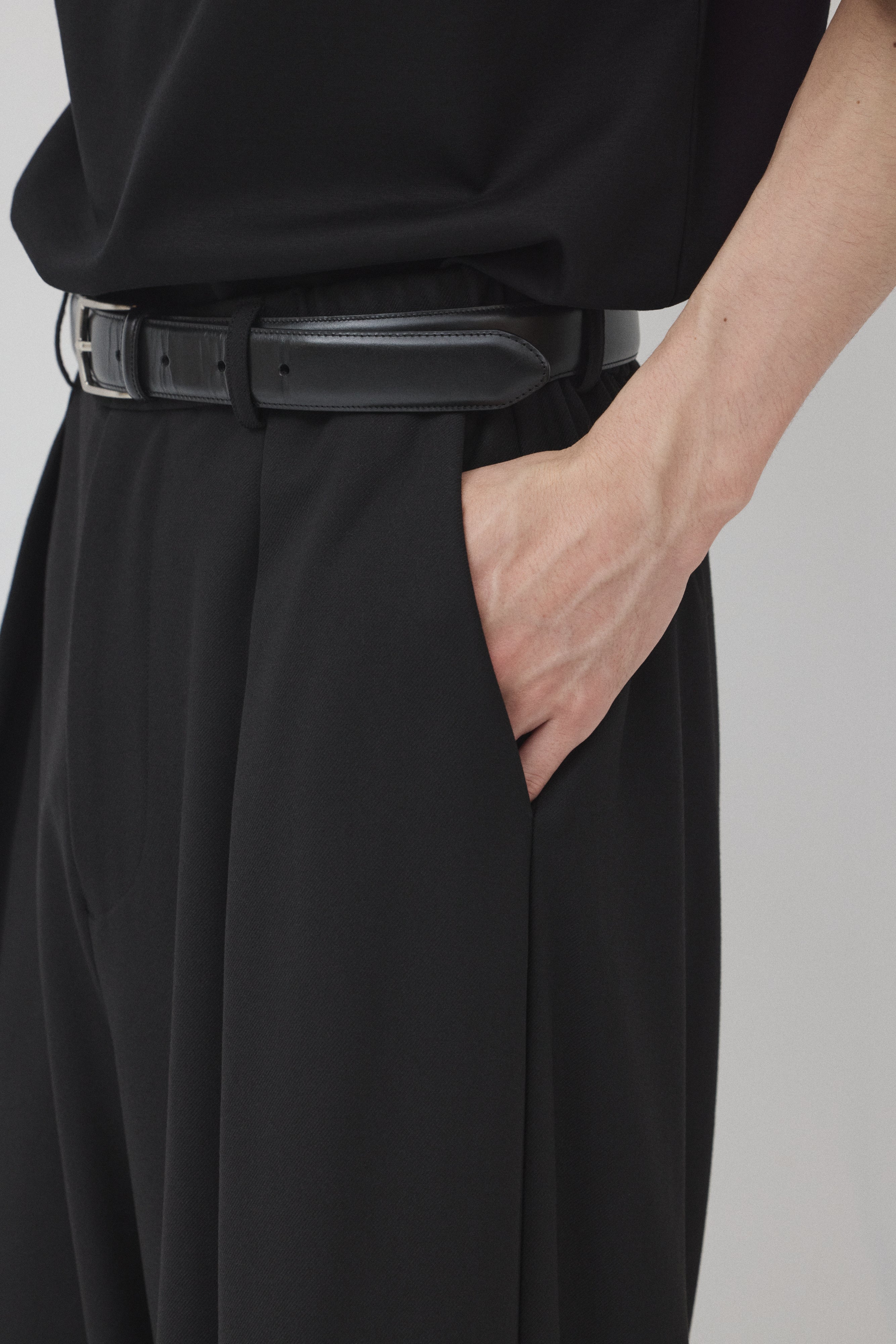 【BLACK】Wide Silhouette パンツ