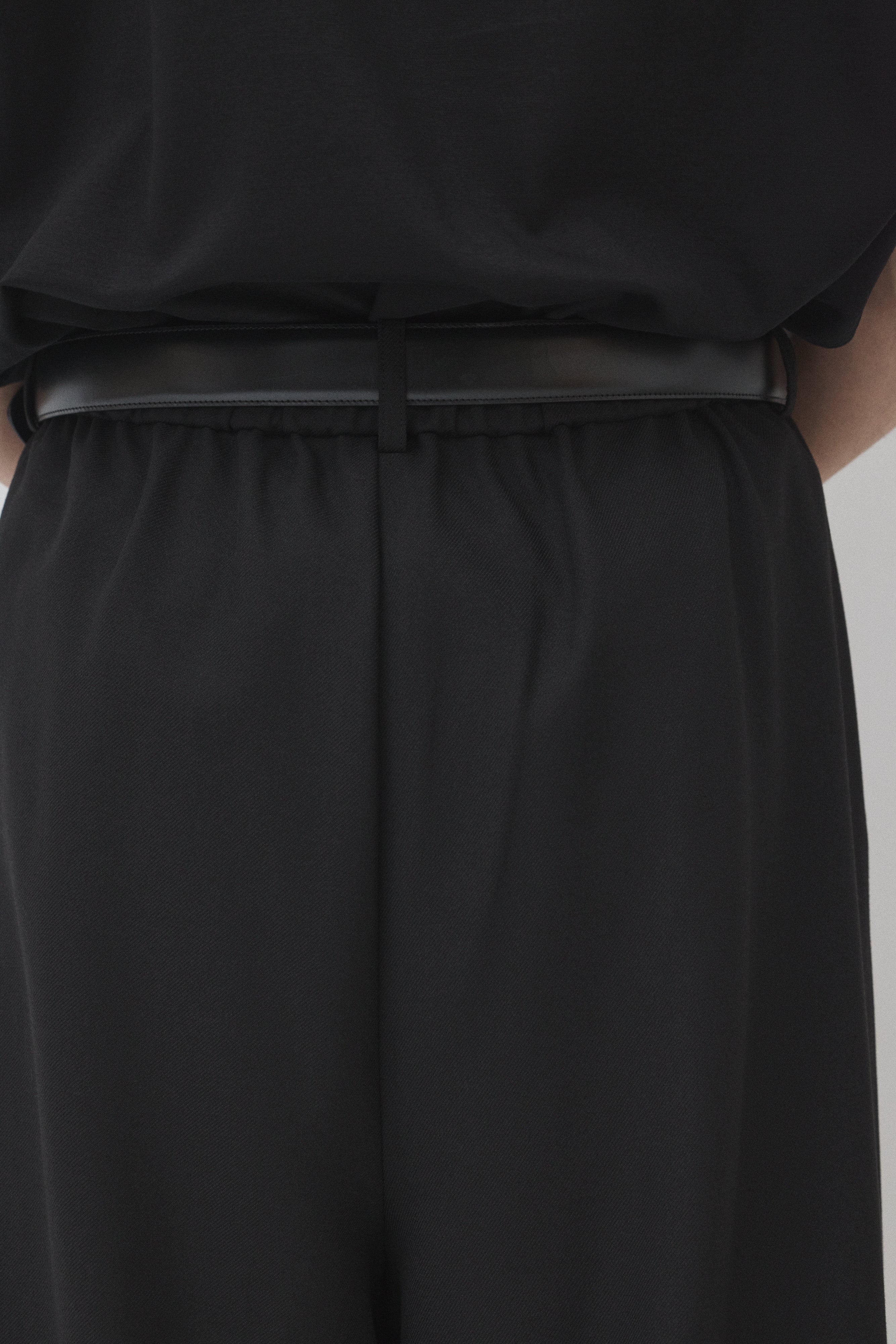 【BLACK】Wide Silhouette パンツ