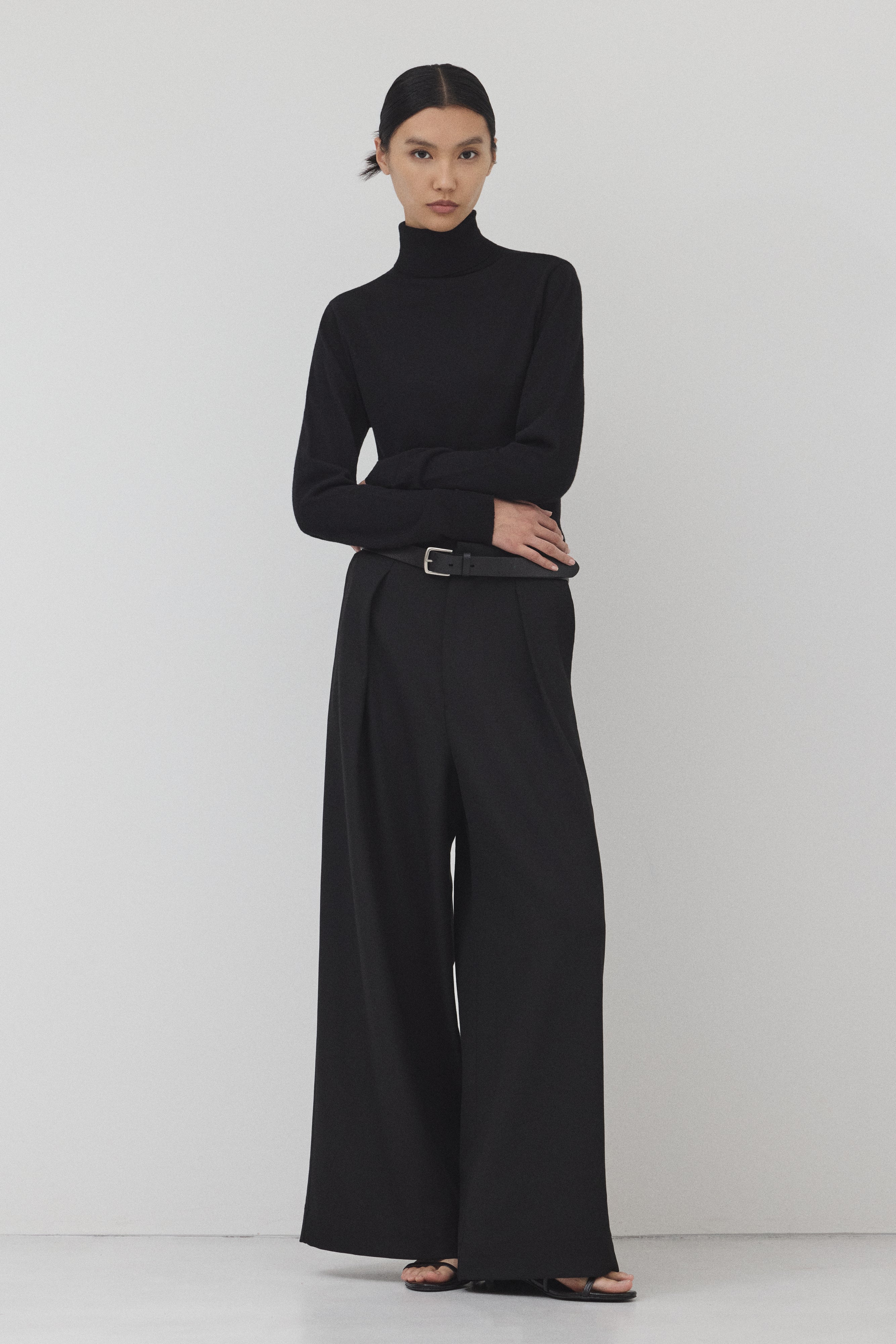 【BLACK】Wide Silhouette パンツ