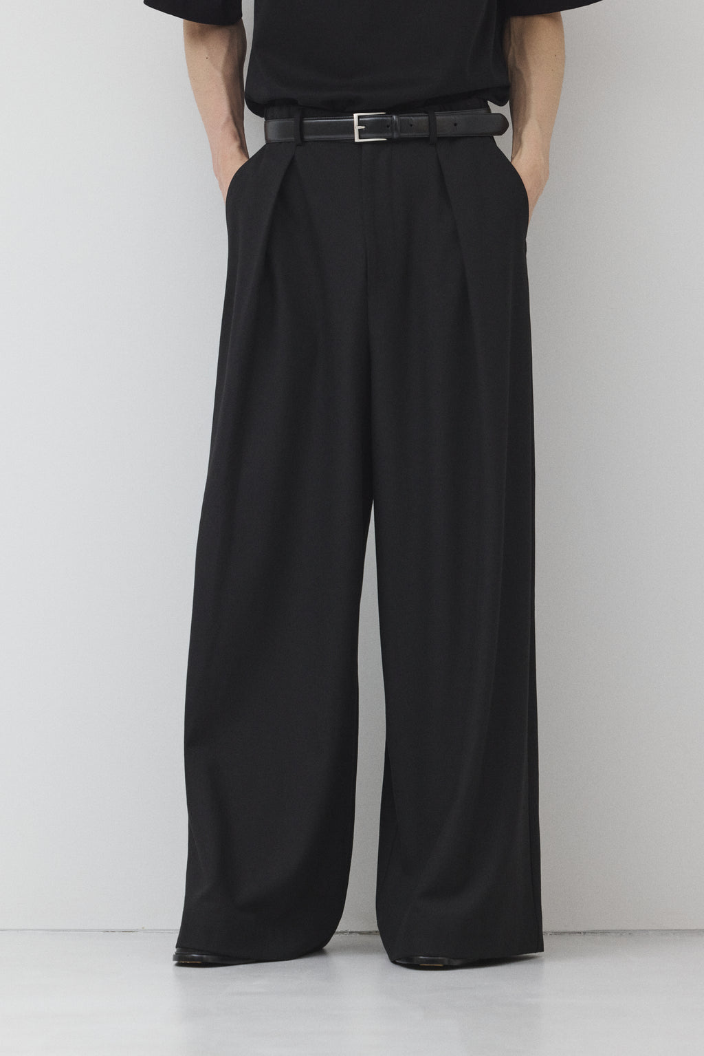 【BLACK】Wide Silhouette パンツ