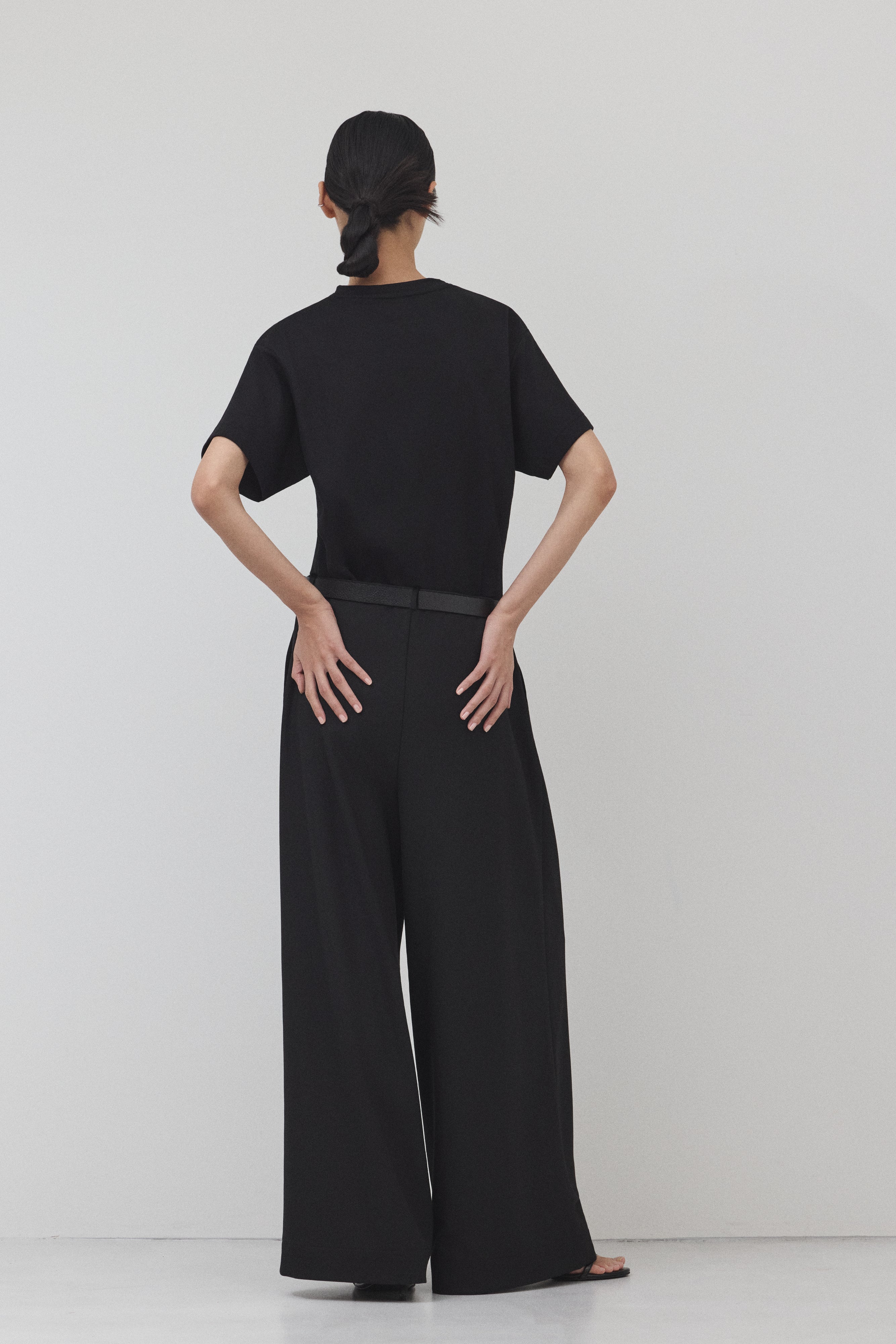 【BLACK】Wide Silhouette パンツ
