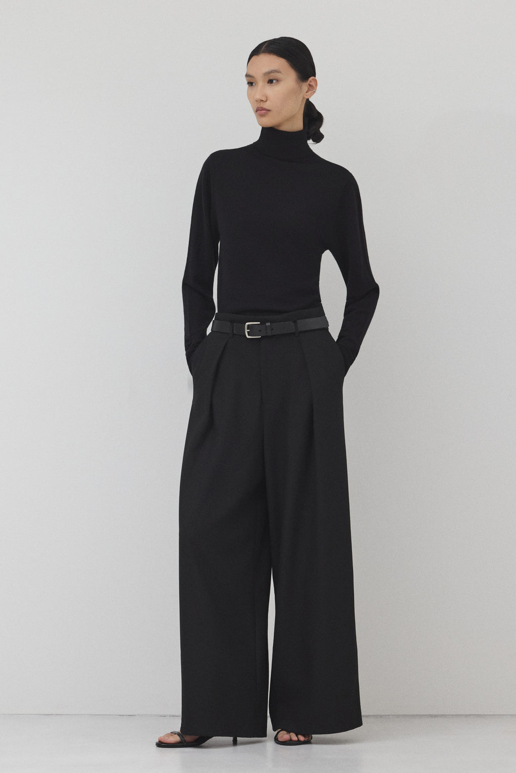【BLACK】Wide Silhouette パンツ