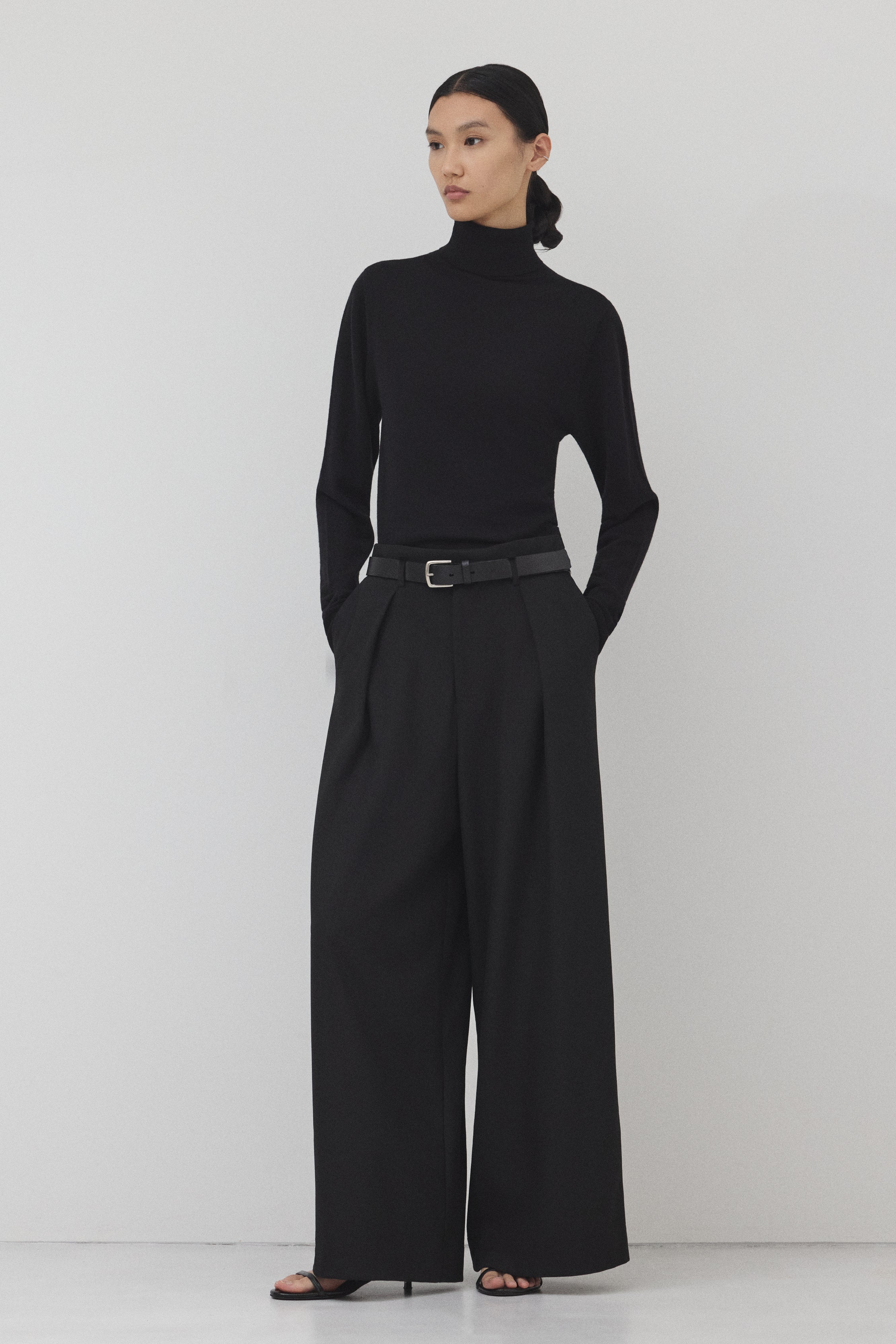 【BLACK】Wide Silhouette パンツ