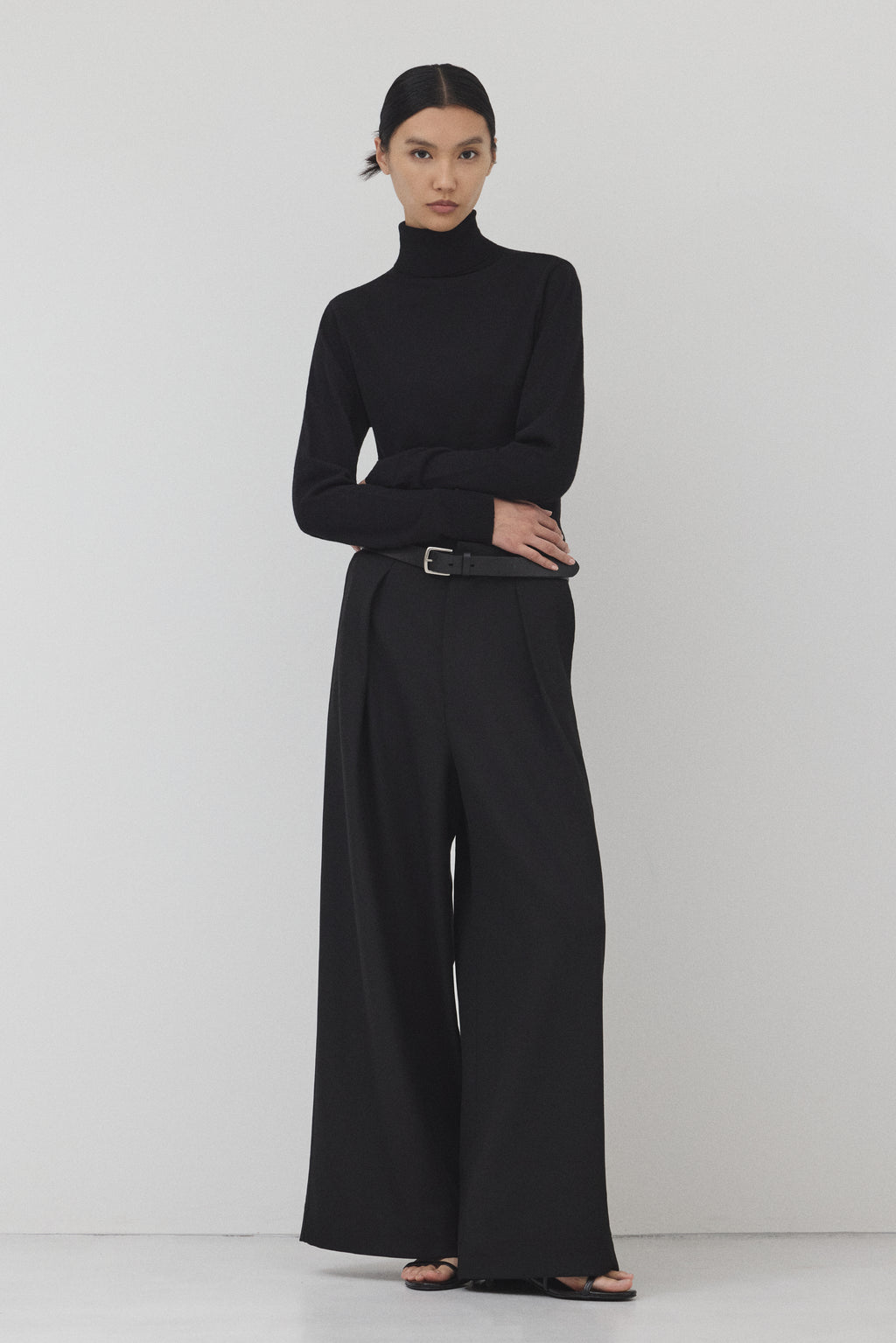 【BLACK】Wide Silhouette パンツ